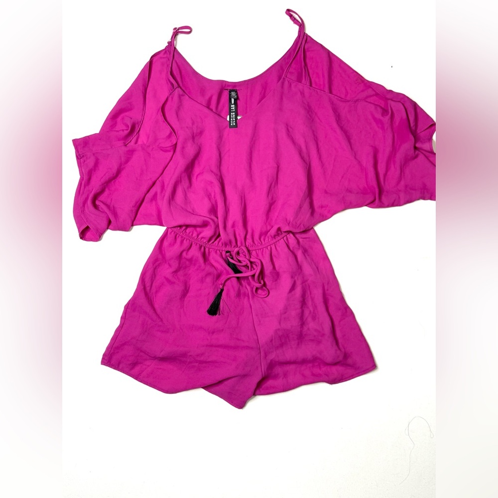 Design Lab Lord & Taylor Fuchsia  Cold Shoulder Romper Batwing Sleeves Sz XS NWT